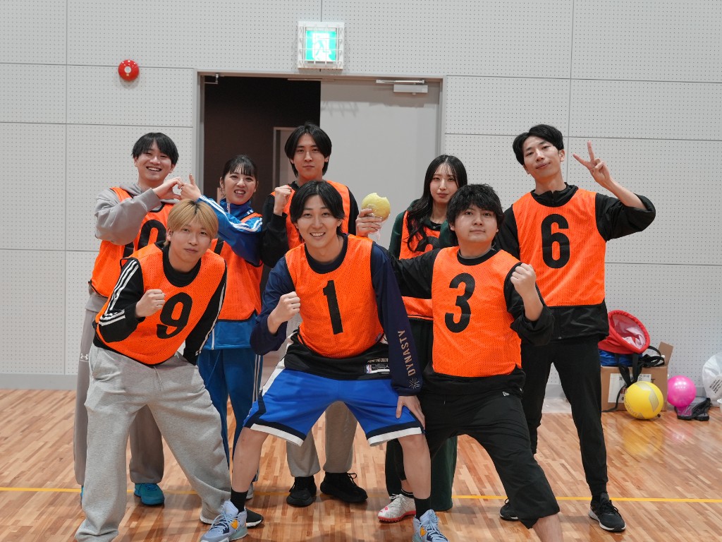スポーツイベントに参加するメンバー